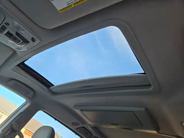 2014 Toyota Sienna LIMITED / AWD / SUNROOF / LEATHER 7 PASSAGER in Cars & Trucks in West Island - Image 19