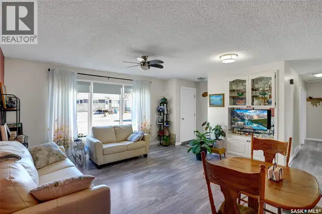 704 Leeville DRIVE Assiniboia, Saskatchewan in Houses for Sale in Moose Jaw - Image 12