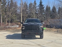 Powerful Gas V8 5.3L/325 engine - Advanced lane departure warning system - 4x4 drivetrain for except... (image 5)