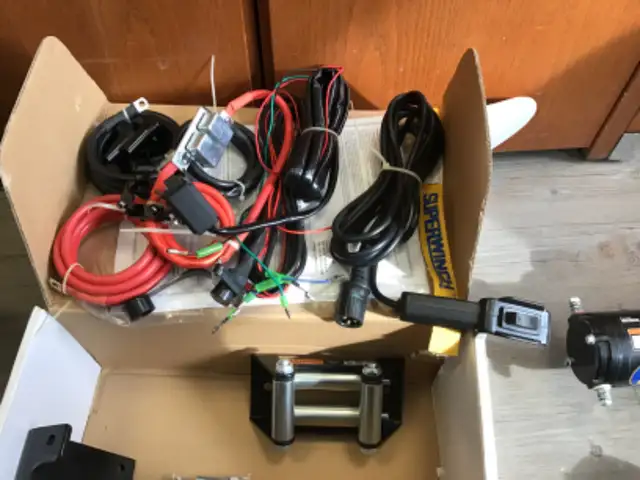 Treuil (winch) 2500 livres in Power Tools in Drummondville - Image 8