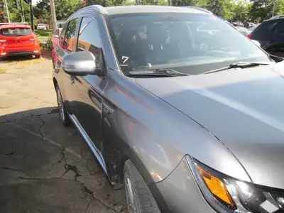 MITSUBISHI OUTLANDER PHEV hybrid plug in AWD 2019 super propre toit ouvrant siege en cuire en excell...