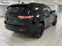 Rooted in decades of go-anywhere credibility, the 2023 Jeep Grand Cherokee Limited carries the brand... (image 5)
