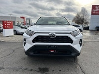 Conquer Canadian roads and city streets alike in this impeccably maintained 2021 Toyota RAV4 XLE, bo... (image 1)