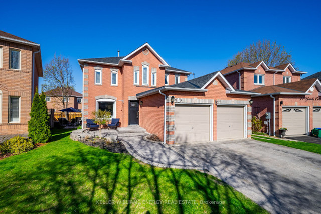 ✨LUXURIOUS 5 BDRM 4 BATHROOM DREAM HOME WITH INGROUND POOL! in Houses for Sale in Oshawa / Durham Region
