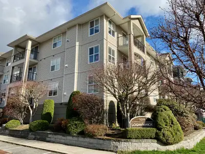 2 Bedroom 2 Bathroom Suite $1,395/month Available Now! Call or text 778-601-7744 to book a viewing....