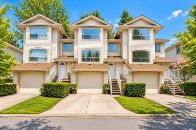 Beautifully updated 1,966 SQFT townhouse backing onto GREENBELT! Spacious 4 BED/3 BATH home with a n...