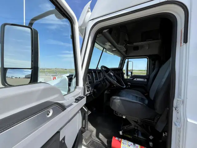 2020 Mack Anthem 64T 70 18 speed in Heavy Trucks in Regina - Image 17