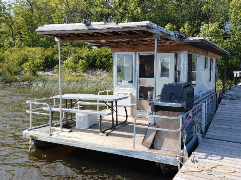HOUSEBOAT (12ft x 32ft) Powerboats & Motorboats Kenora Kijiji
