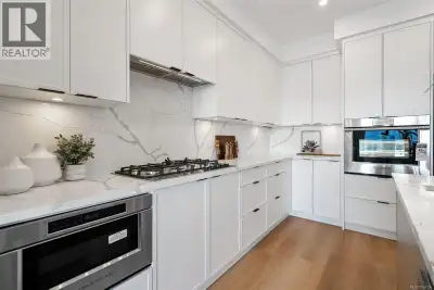 Elevated living - Exceptional value. Move-in ready and designed for luxurious everyday living, this...