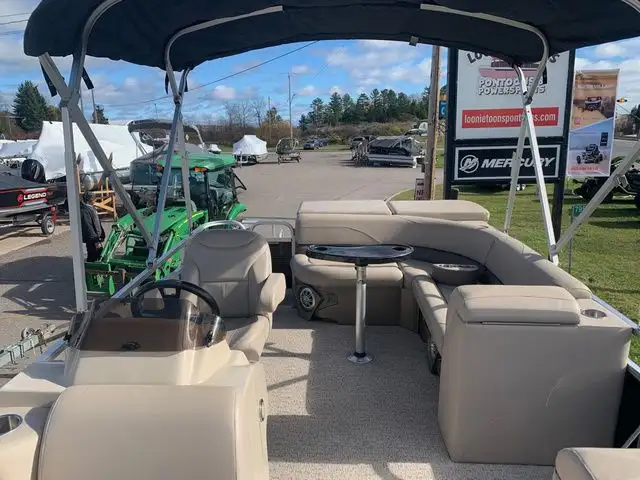 2019 Avalon Venture w/50HP Yamaha includes trailer! in Sport Touring in Sault Ste. Marie - Image 7