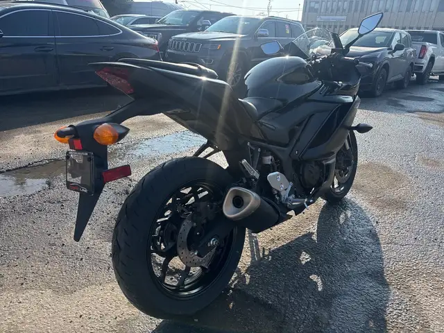 2023 Yamaha YZF-R3 ~ YAMAHA R3 ~ ABS ~ COOL BIKE ~ ONLY 18KMS ~ in Street, Cruisers & Choppers in City of Toronto - Image 6