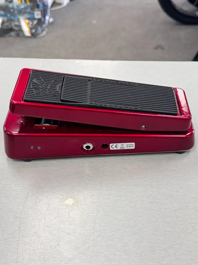 Dunlop SW95 Cry Baby Slash Signature Wah Guitar Pedal in Amps & Pedals in Oakville / Halton Region - Image 6