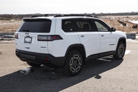 This Jeep Cherokee has a dependable Intercooled Turbo Gas/Electric I-4 1.6 L/98 engine powering this... (image 3)