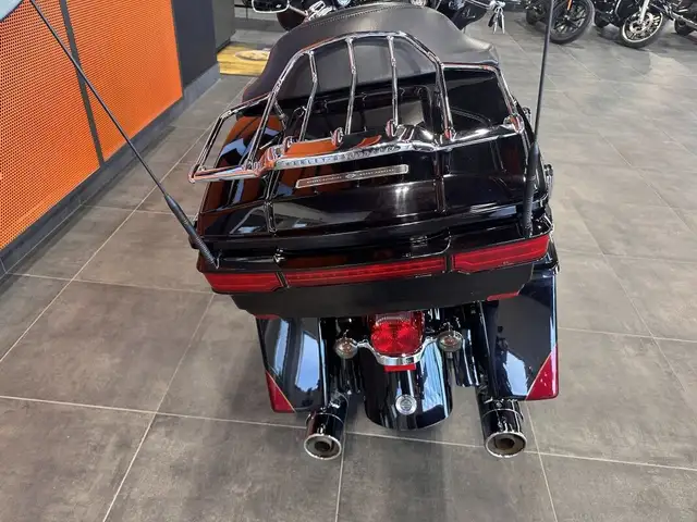 2011 Harley-Davidson CVO Ultra Classic Electra Glide in Street, Cruisers & Choppers in Grande Prairie - Image 14