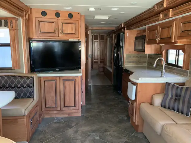 2011 Holiday Rambler Ambassador 36PFT in RVs & Motorhomes in Barrie - Image 9