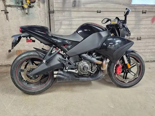 2009 Buell 1125cr sport bike motorcycle Fix and Save Parts Bike? in Motorcycle Parts & Accessories in Winnipeg - Image 2
