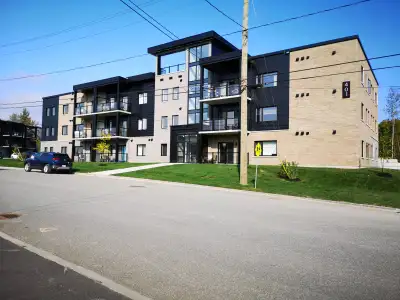 431 - 103/202 rue du Chardonnay (Jacques-Cartier) Disponible pour Juillet 2026 Grands 4 ½ aux niveau...