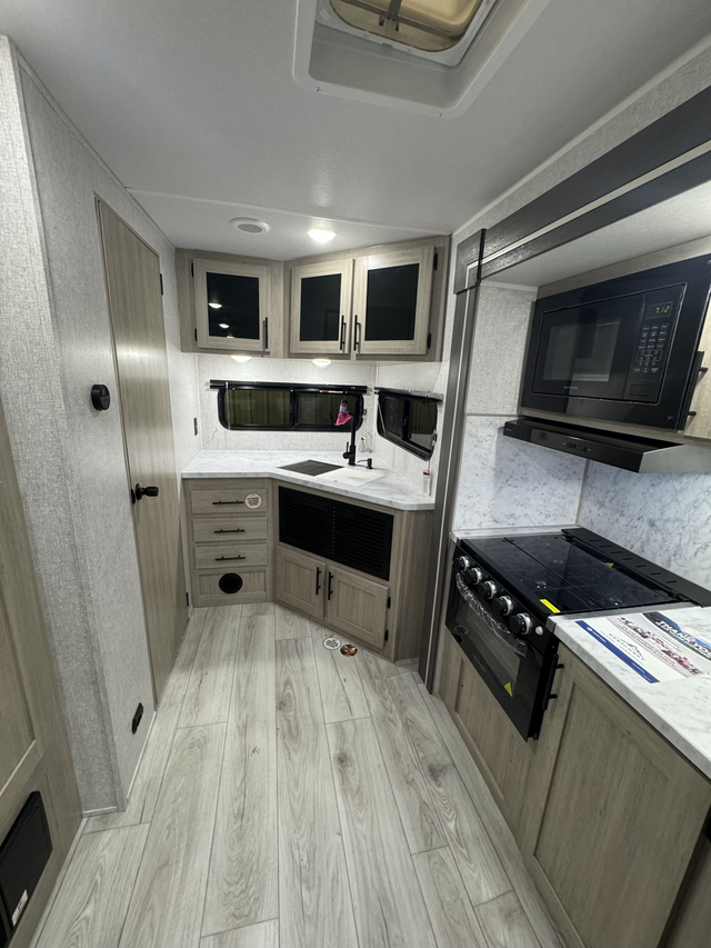 2026 FOREST RIVER DELLA TERRA 221ML in Travel Trailers & Campers in Regina - Image 6