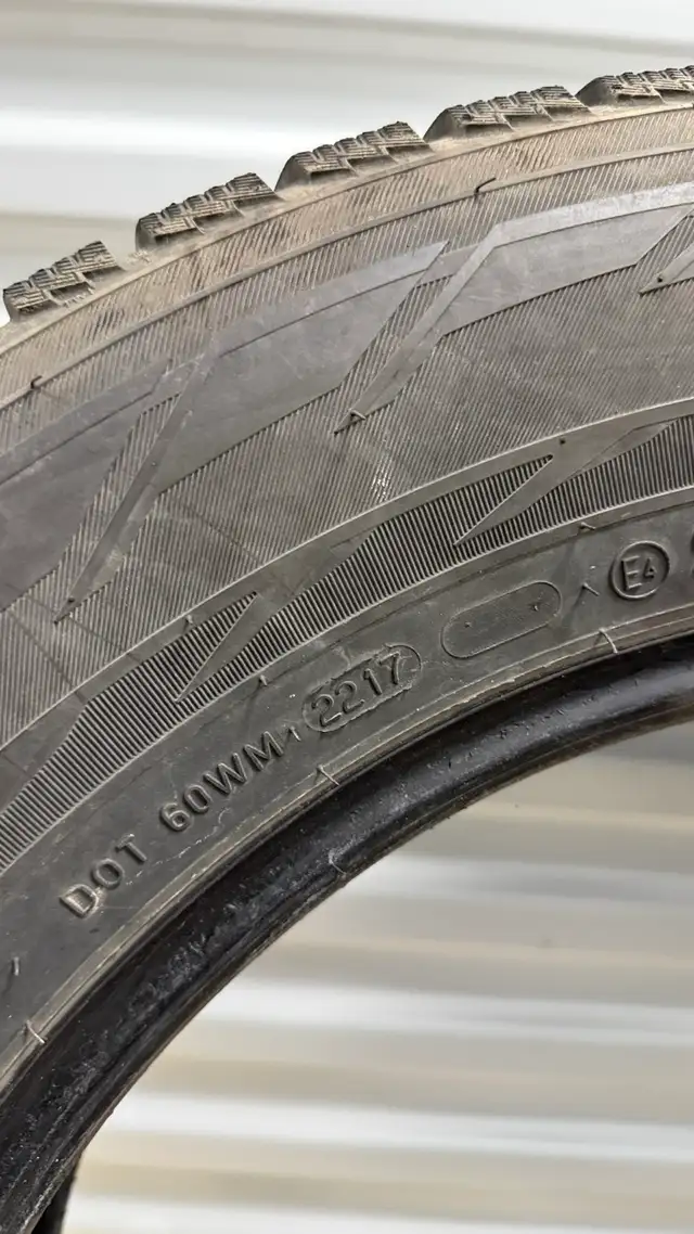 80% tread. 235/65 R18 Winter tires Nokian Hakkapeliitta in Tires & Rims in Mississauga / Peel Region - Image 8