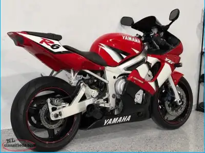 FOR SALE: 2002 Yamaha R6 mint shape! $4,500 - PRICE FIRM Selling my Yamaha R6. Bike runs strong and...