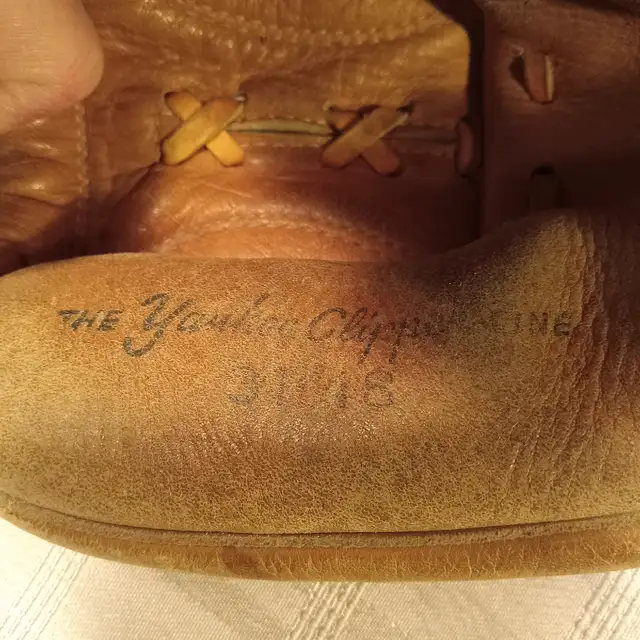 Vintage Dean Chance Youth Baseball Glove / Mitt  Trio Hollander in Baseball & Softball in Belleville - Image 8