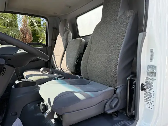 2019 Isuzu NRR 20 Foot Cube Van in Heavy Trucks in Delta/Surrey/Langley - Image 24