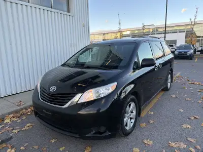 PRIX ET QUALITÉ IMBATTABLE venez découvrir notre TOYOTA SIENNA 2017 LE + BANCS CHAUFF + HITCH + 8 PL...