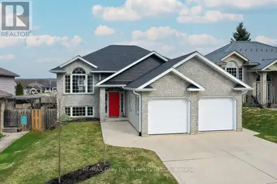 Well-maintained raised stone bungalow offering 3+1 bedrooms and 2 full bathrooms in a desirable east...