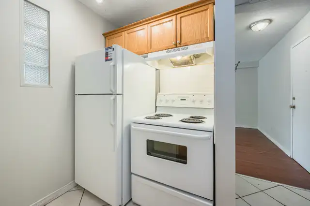 3 Bedroom Student Units Minutes From Laurier! - $500 Gift Card!! in Room Rentals & Roommates in Kitchener / Waterloo - Image 13