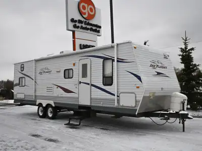 The 2010 Jayco Jay Flight 29QBH is a family-focused bunkhouse travel trailer designed for larger gro...