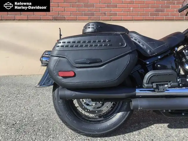 2018 Harley-Davidson FLHC - Softail Heritage Classic in Street, Cruisers & Choppers in Kelowna - Image 8