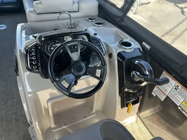 2018 Princecraft QUORUM 25RL in Powerboats & Motorboats in Rimouski / Bas-St-Laurent - Image 17