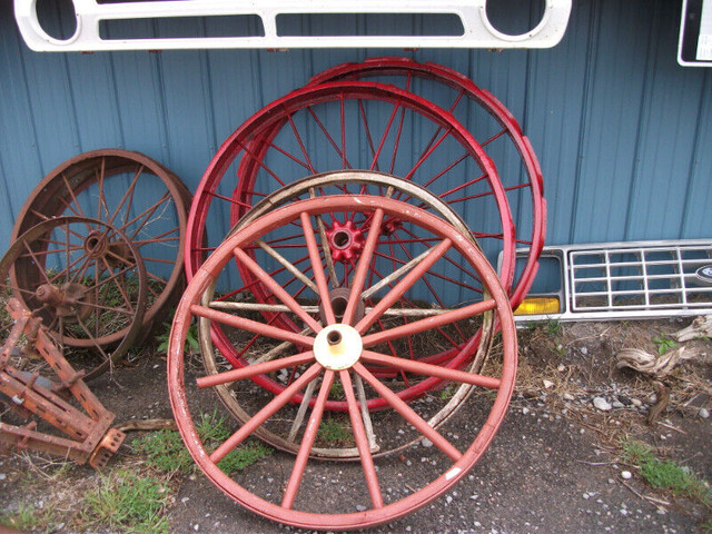 Old Steel Wheels in Arts & Collectibles in Belleville - Image 2