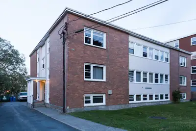 AVAILABLE SEPTEMBER 1ST!!! PET FRIENDLY!!! VIRTUAL TOUR: https://my.matterport.com/show/?m=2mNxiVbQY...