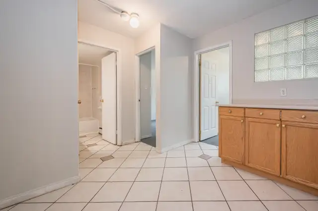3 Bedroom Student Units Minutes From Laurier! - $500 Gift Card!! in Room Rentals & Roommates in Kitchener / Waterloo - Image 14