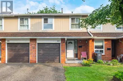 All welcome to 40- 345 Meadows Blvd. This spacious and stunning town home. Centrally located in near...
