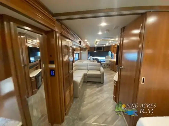 2018 Fleetwood RV Discovery 38K only 14,584 Miles in RVs & Motorhomes in Moncton - Image 47