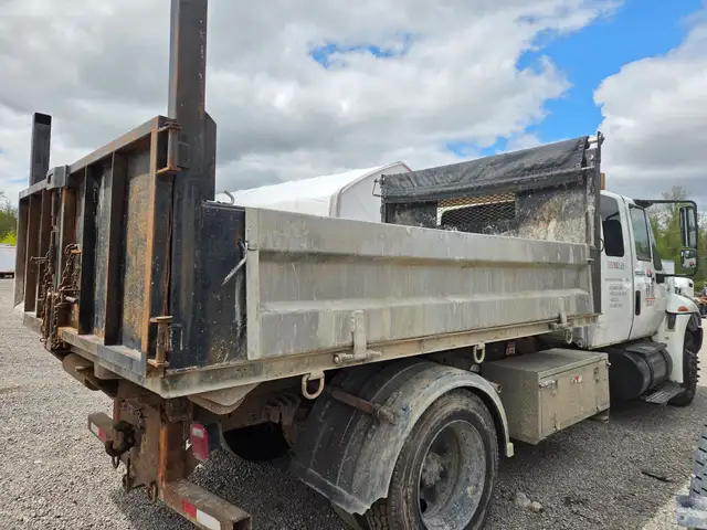 12'   Roll off dump box for sale stock IN- 884-1 in Heavy Equipment Parts & Accessories in Hamilton - Image 4
