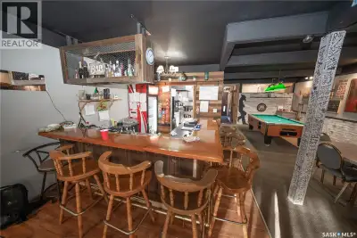 Welcome to the St. Ben Bar & Grill! An awesome opportunity to own your own business in a prime Main...