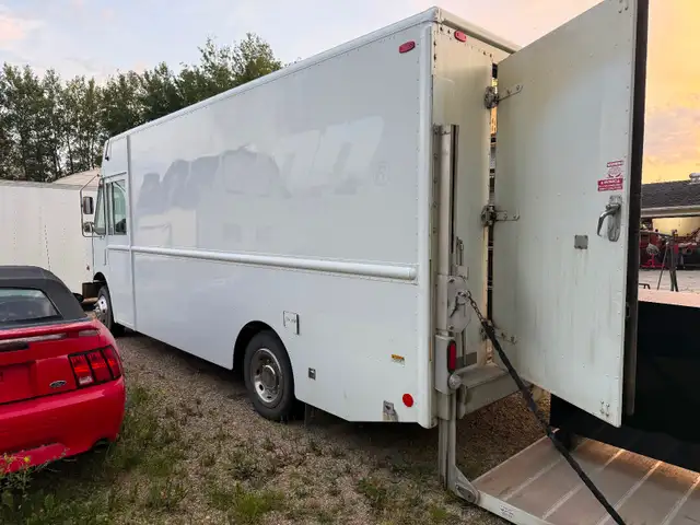 LDV 16 ft Step Van 2010507194611346984961