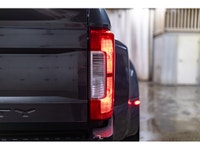 **ONE OWNER - ACCIDENT FREE** 68,947 KM This 2019 Ford F-450 4x4 Crew Cab XLT FX4 Dually is powered... (image 8)