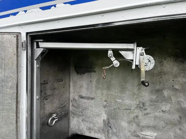 2005 Morgan Olson Workhorse 14 Foot Step Van with Shelving in Heavy Trucks in City of Montréal - Image 20