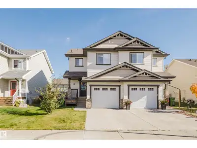 Beautifully updated 2012 half duplex with single attached garage in Sienna! Freshly painted througho...