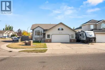 This 1405 square foot bi-level home is a perfect blend of space, affordability and clean comfortable...