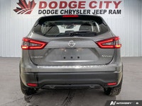 This Nissan Qashqai boasts a Regular Unleaded I-4 2.0 L/122 engine powering this Variable transmissi... (image 3)