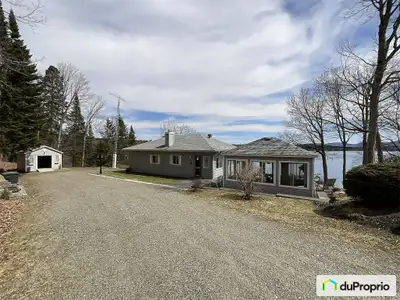 Maison toute équipée. Libre pour occupation immédiate. Située sur les rives du majestueux lac Mégant...