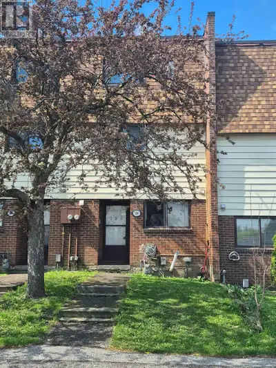 Welcome to 180 Mississauga Valley Blvd #184, a spacious and versatile 4+1 bedroom townhome in the he...