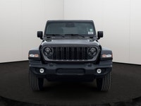 Cloth Low-Back Bucket Seats, Remote Start System, Heated Front Seats, Heated Steering Wheel, Uconnec... (image 6)