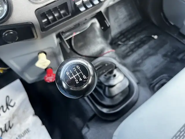 2011 Ford F750 18 Foot Cummins Manual Flatdeck in Heavy Trucks in Winnipeg - Image 47
