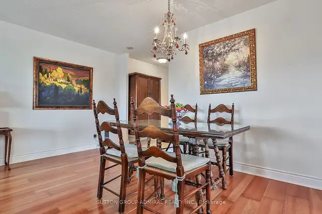 Beautiful Luxurious Tridel Corner Unit Located At Yonge and Shep63008313619971124